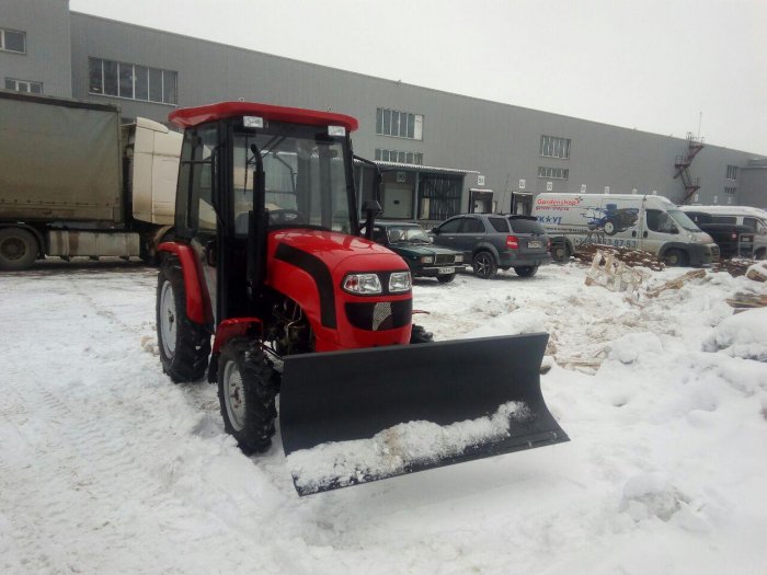 Расчистка участка парковки от снега в Пирогове